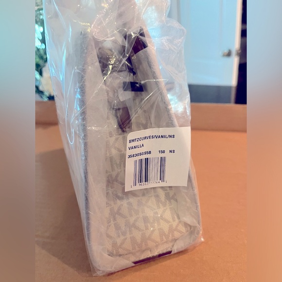 MICHAEL KORS Gabby Small Logo Satchel COLOR VANILLA NWT - Picture 4 of 5